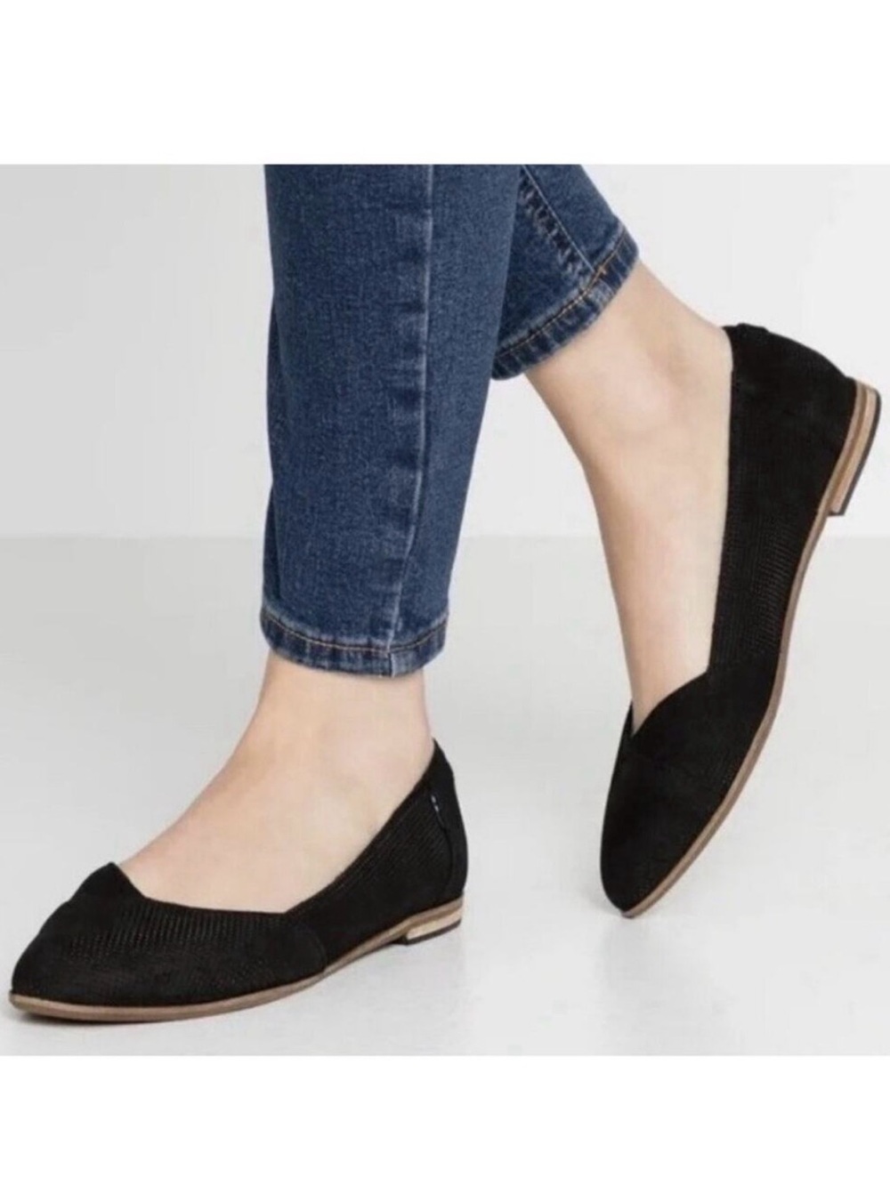 Toms Flats Julie Black Suede Perforated Upper Slip On Women’s Size 7 U.S.